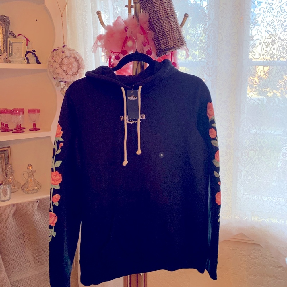 COPY - HOLLISTER HOODIE/ w Pink Roses in sleeves🌹 NWT!